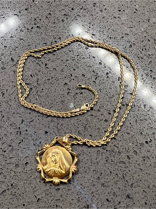 Jewelry - gold Virgin Mary pendant with 14k robe chain antique